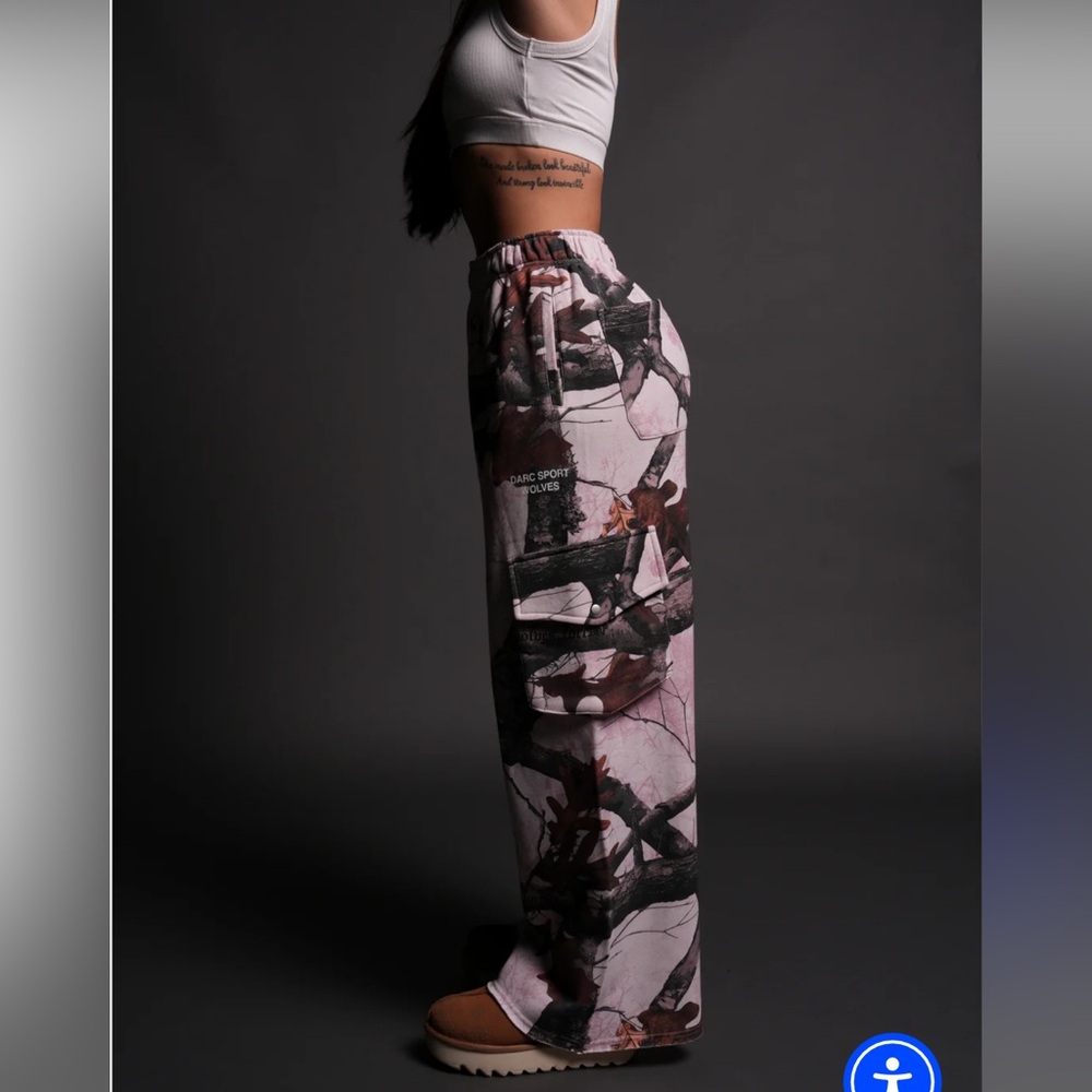 Darc Sport Wolves durst cargo sweats in baby pink woodland